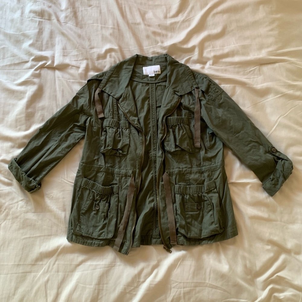 Military Zip-Up Jacket:
• Color: Olive Green
• Size: Large